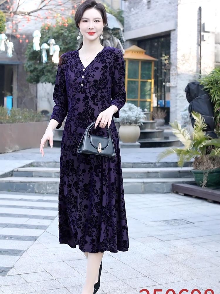 莱花秀 “贵夫人高端洋气金丝绒妈妈连衣裙”  250698-57