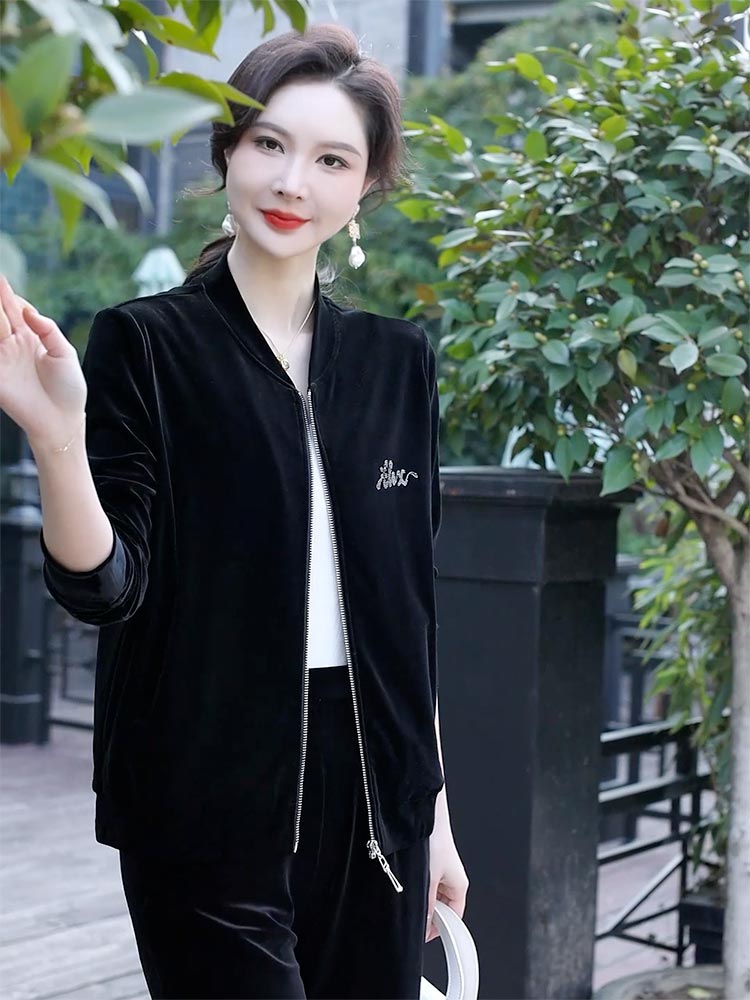 解锁酷帅魅力：黑色丝绒棒球服登场  990535-1112