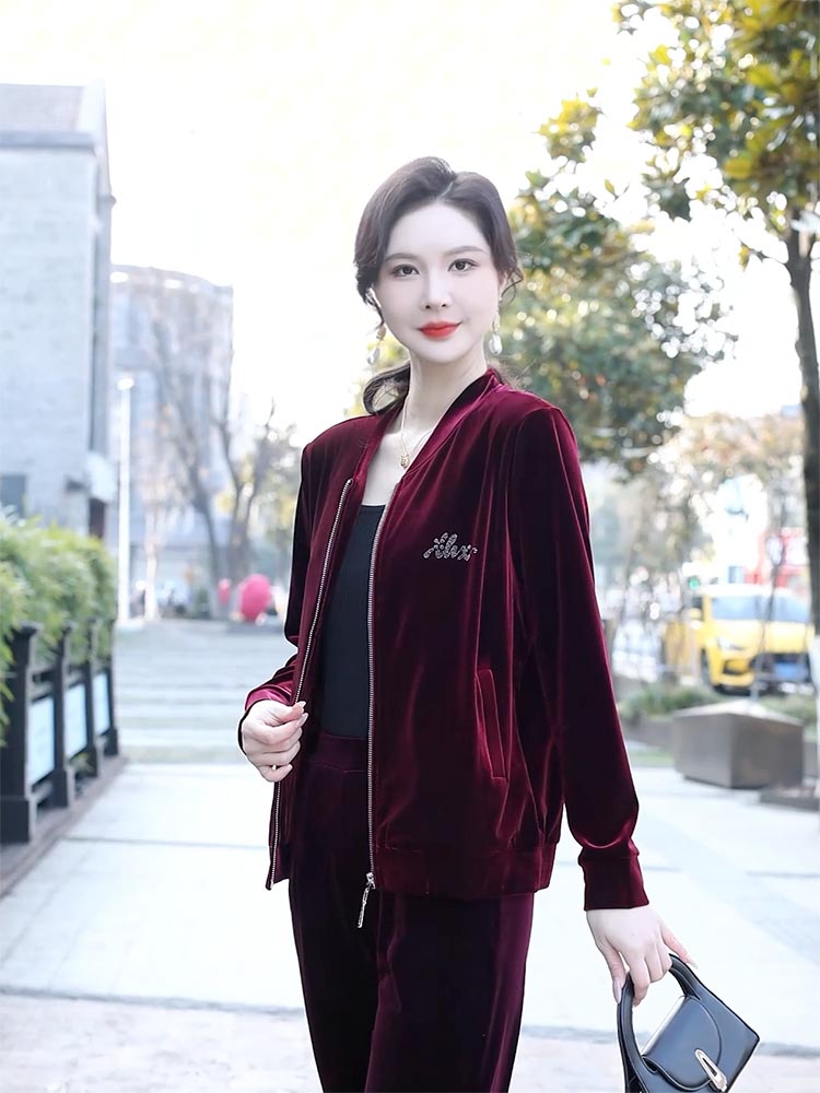 解锁酒红魅力：丝绒棒球套装来袭   990535-3502